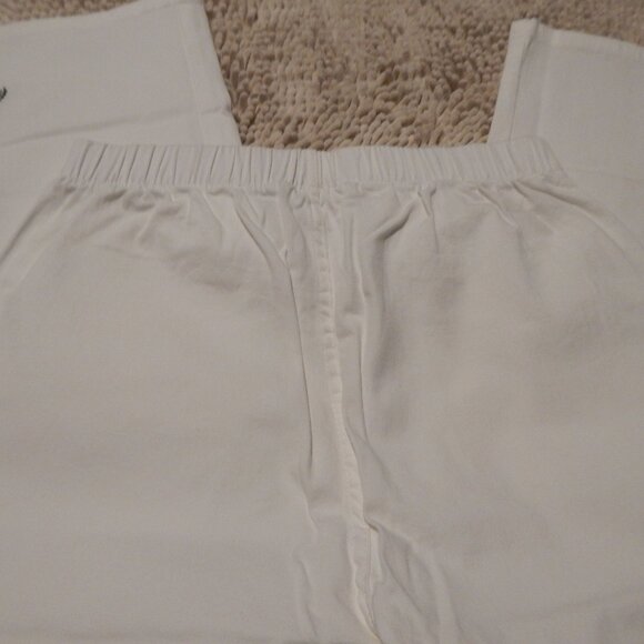 Ladies Quacker Factory White Embellished Crop - Capri Pants ~ Size Small - Picture 7 of 7
